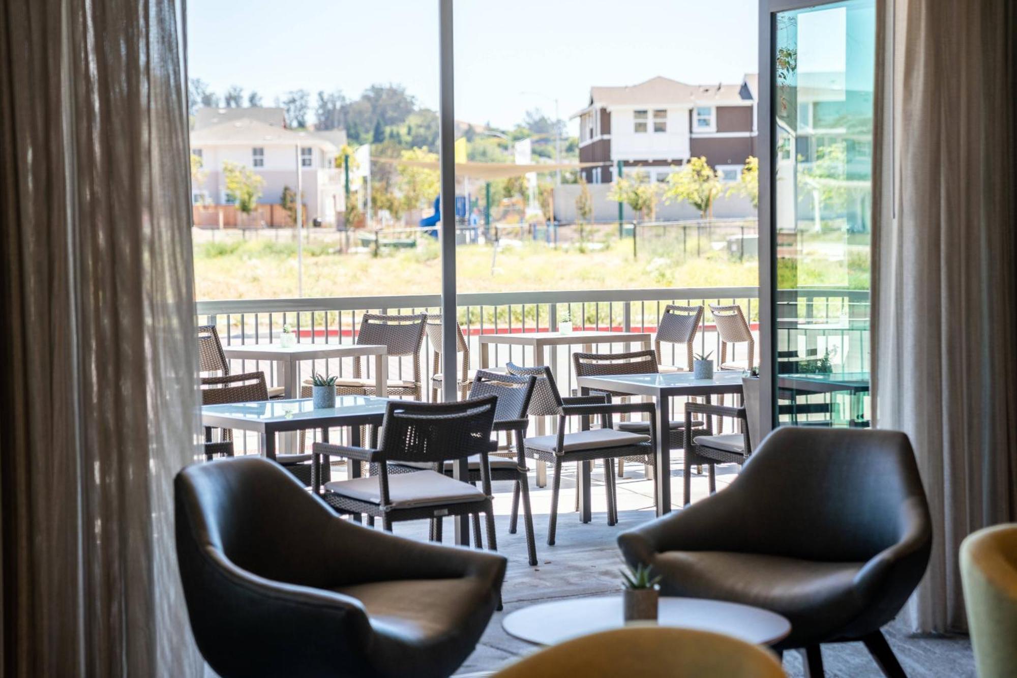 Hotel Courtyard By Marriott Petaluma Sonoma County Exterior foto